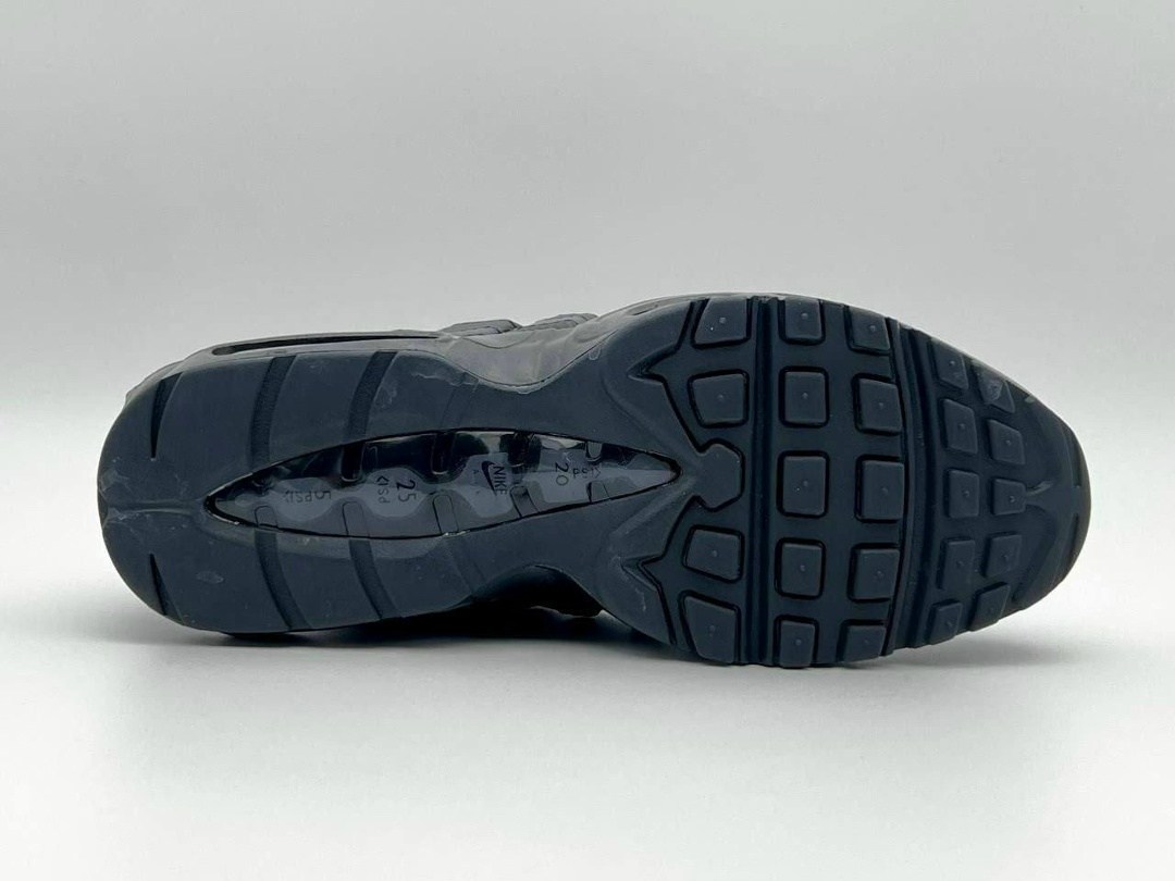 кроссовки nike air max 95,nike air max 95 triple black,nike air max 95 black,nike air max 95 essential triple black,nike air max 95 essential