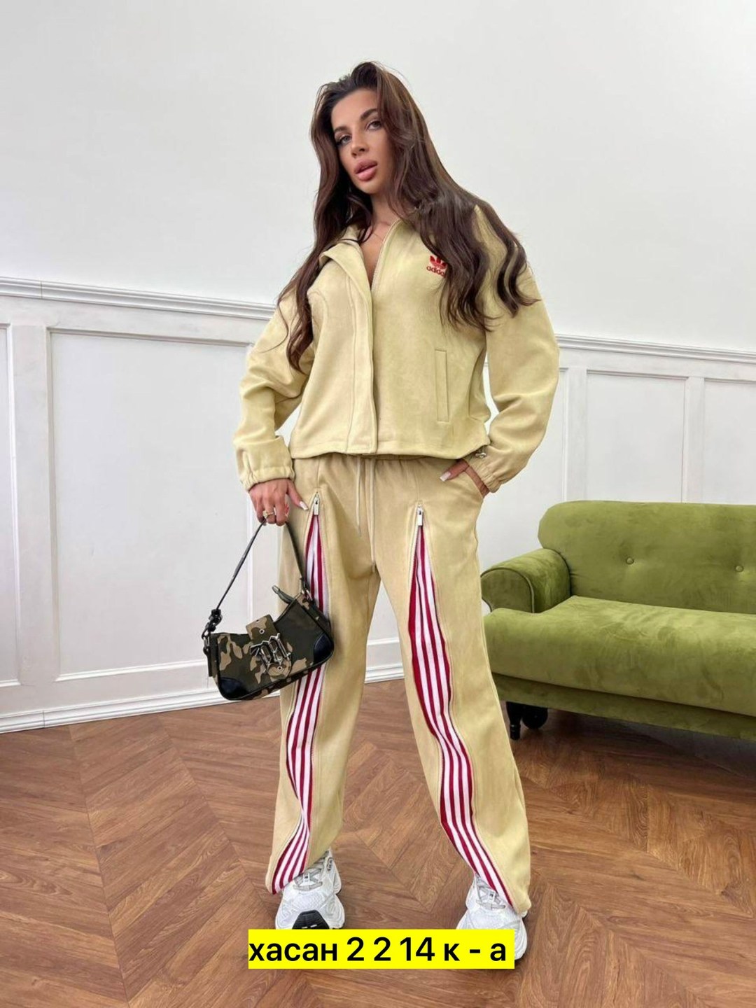 костюм спортивный,женский спортивный костюм,велюровый спортивный костюм,женский костюм,женские велюровые спортивные костюмы