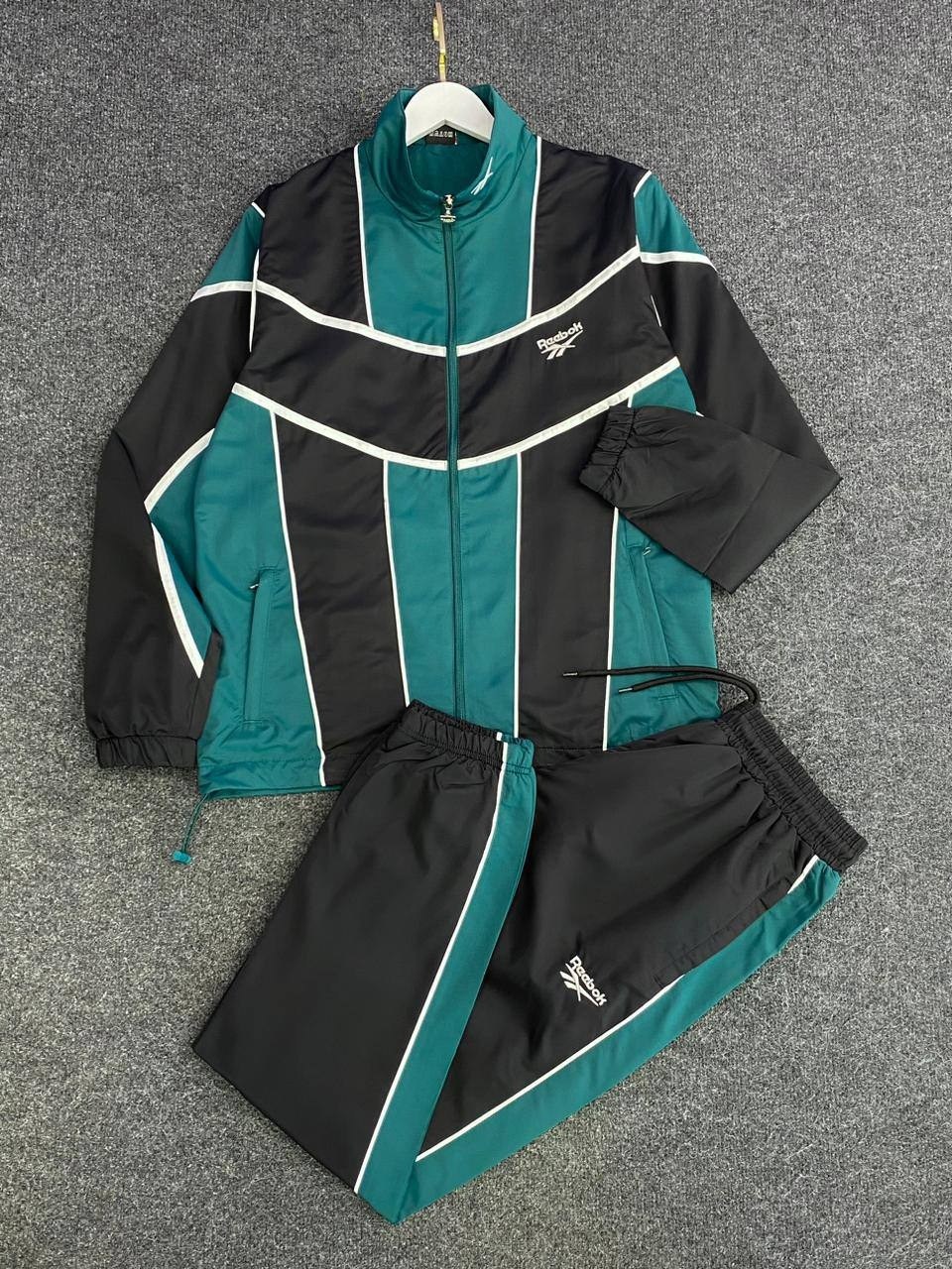 спортивный костюм adidas плащевый в стиле ретро из 90х,спортивный костюм adidas,спортивный костюм adidas ретро,спортивный костюм adidas плащевый в стиле ретро,спортивный костюм adidas в стиле 90х