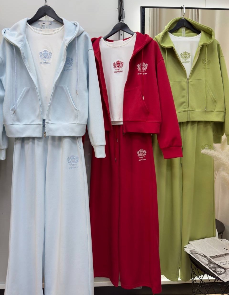 костюм спортивный,женский спортивный костюм,костюм спортивный женский красный,,женские костюмы