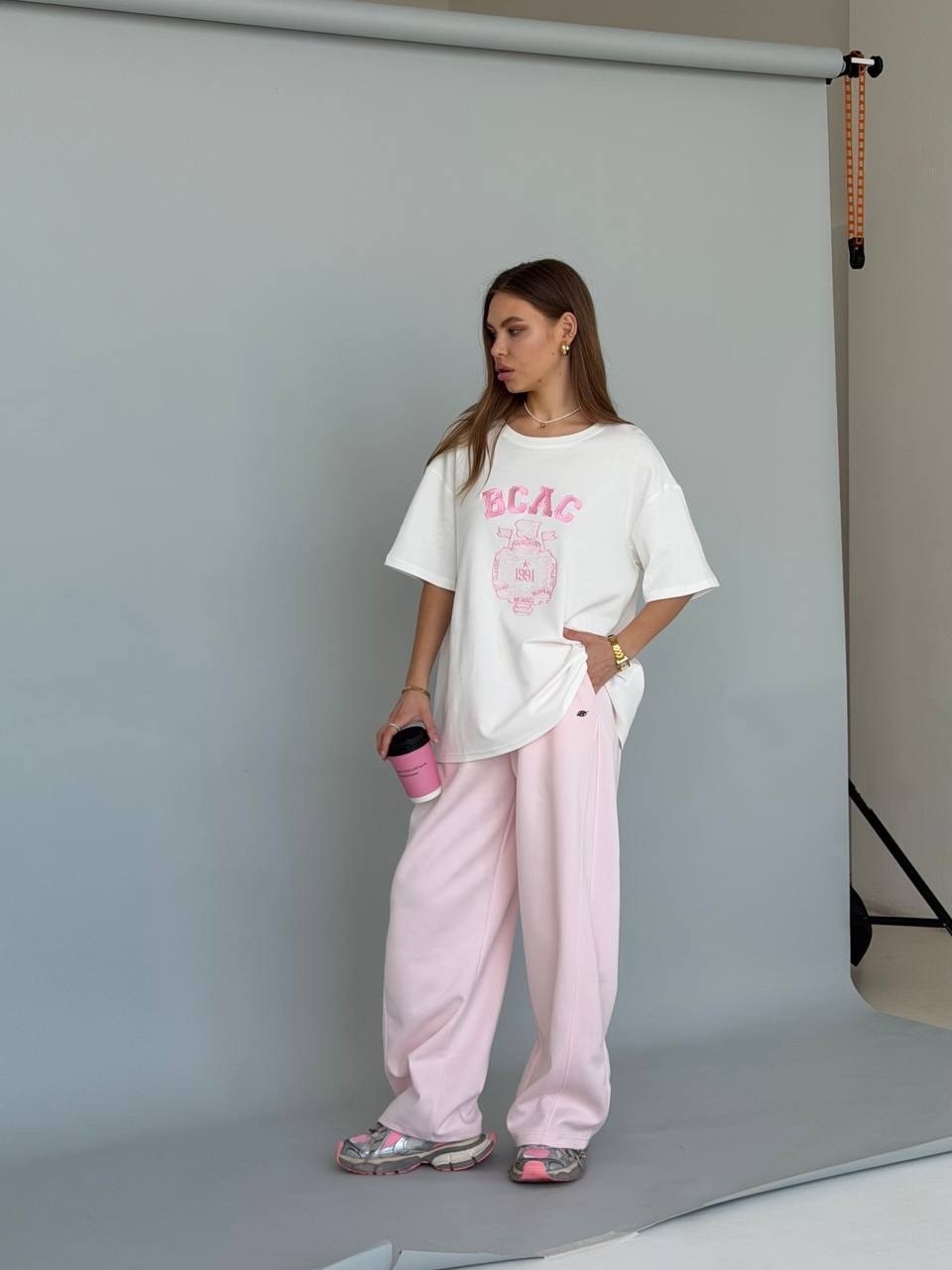 футболка оверсайз трендовая молодежная,футболки оверсайз женские,футболки оверсайз с принтами,базовая женская футболка оверсайз,футболка оверсайз с вб