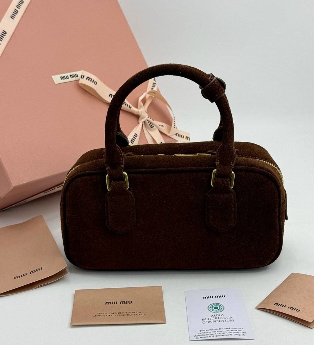 женская замшевая сумка miu miu arcadie коричневая,сумка miu miu,сумка в образе miu miu замша размер 28/14 см,сумка натуральная замша miu miu,замшевые сумки miu miu