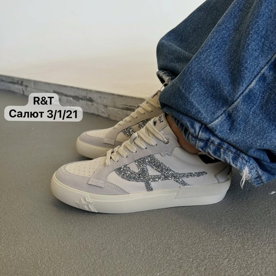 ,повседневные кроссовки,кроссовки женскиe,кроссовки модные,спортивная