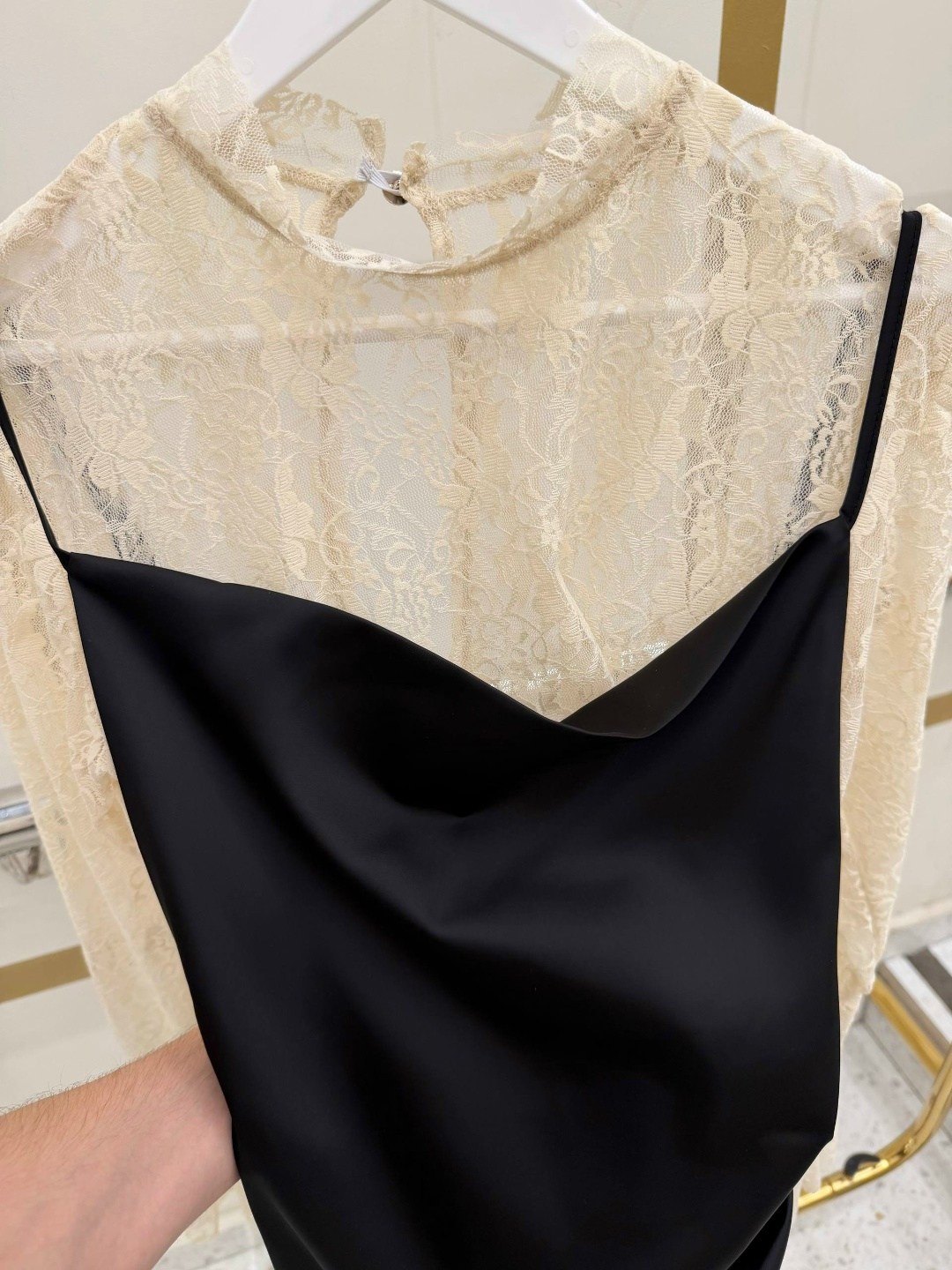 платье в бельевом стиле с кружевом,стиль одежды,шелковое платье с кружевом,платье