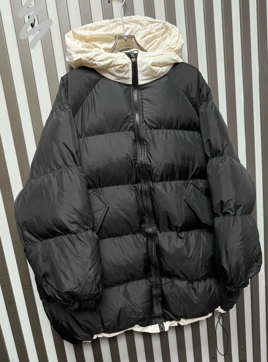 двусторонний пуховик,пуховик,пуховик женский,женская куртка-пуховик на белом утином пуху с капюшоном,куртка женская