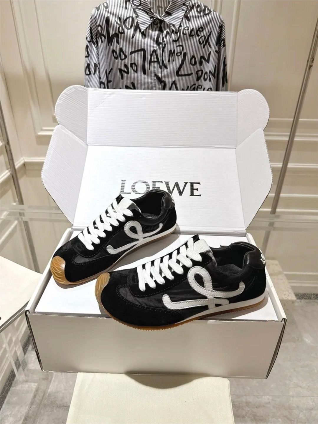 ,кроссовки loewe,женские кроссовки,кроссовки для женщин,брендовые кроссовки