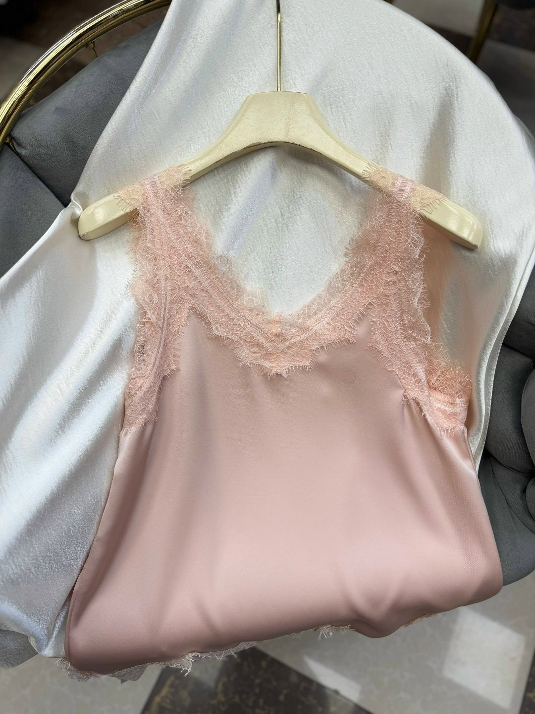 шелковый топ,топ с кружевом,майка с кружевами,шелковый топ с кружевом,атласный топ с кружевом