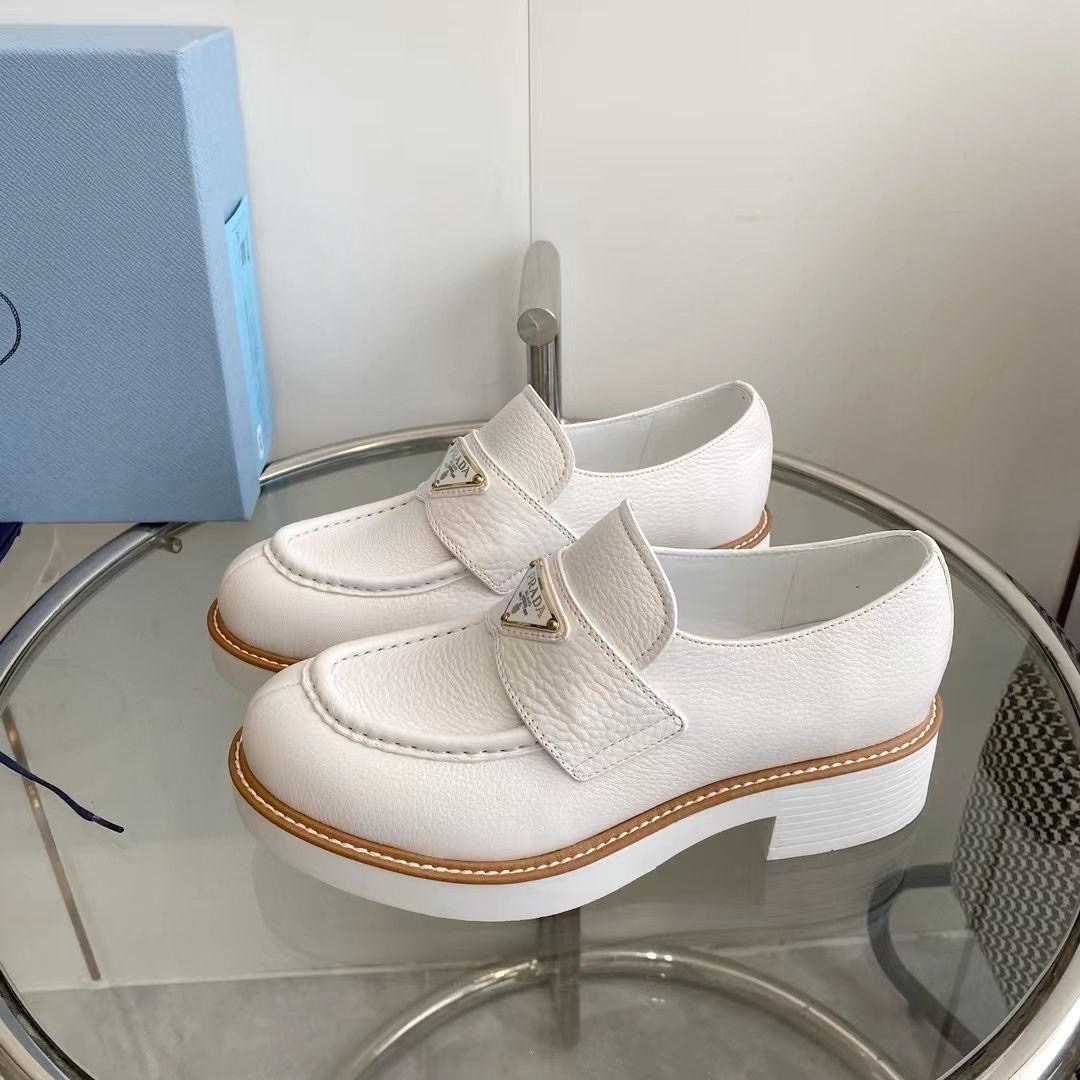 лоферы прада белые,prada лоферы,,женские кожаные лоферы,прада лоферы