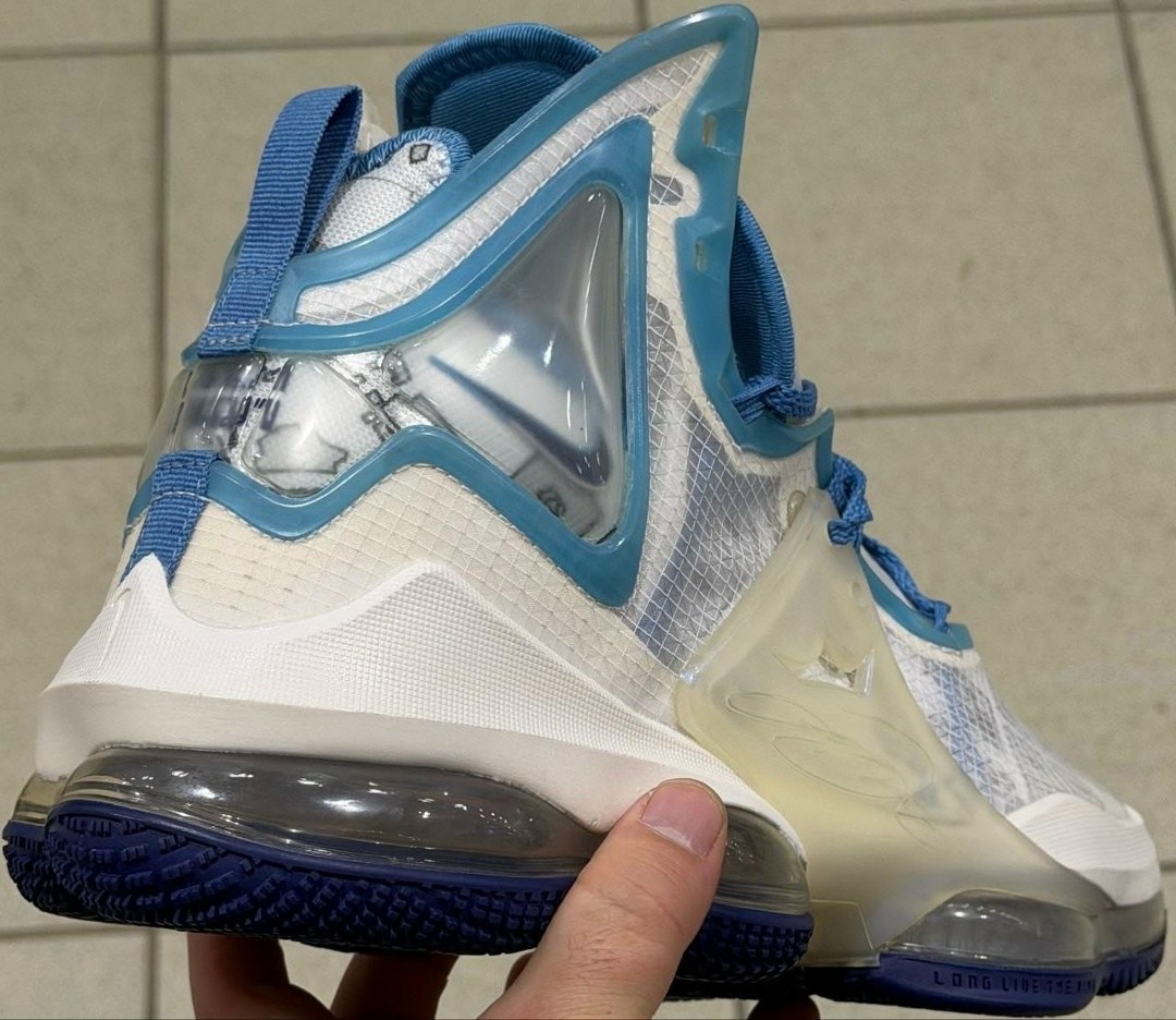 кроссовки nike lebron 19,nike lebron 19 space jam,баскетбольные кроссовки,кроссовки lebron,баскетбольная