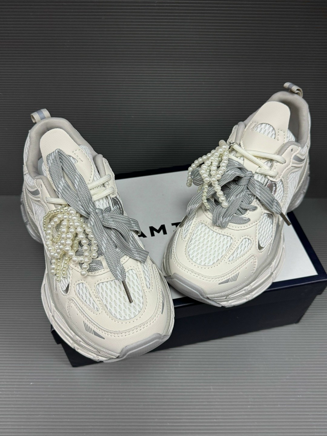 кроссовки balenciaga,кроссовки женские balenciaga,женские кроссовки,баленсиага кроссовки женские,стильные кроссовки