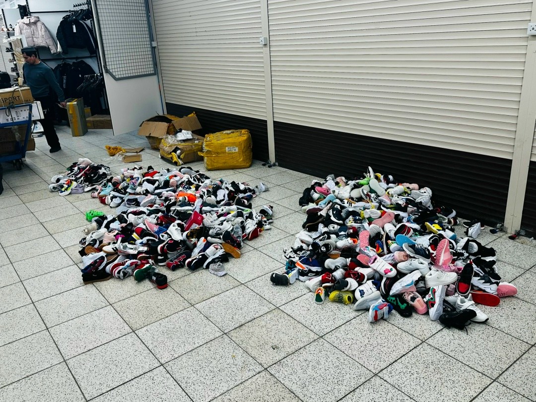 обуви,оригинальные кроссовки,фирменные кроссовки,спортивная ,женская