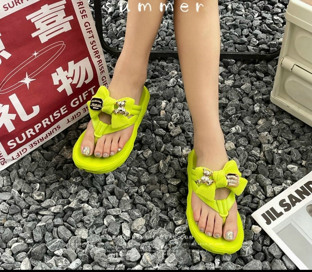 ,шлепанцы женские,модные шлепанцы,женские шлепанцы на платформе,тапочки модные