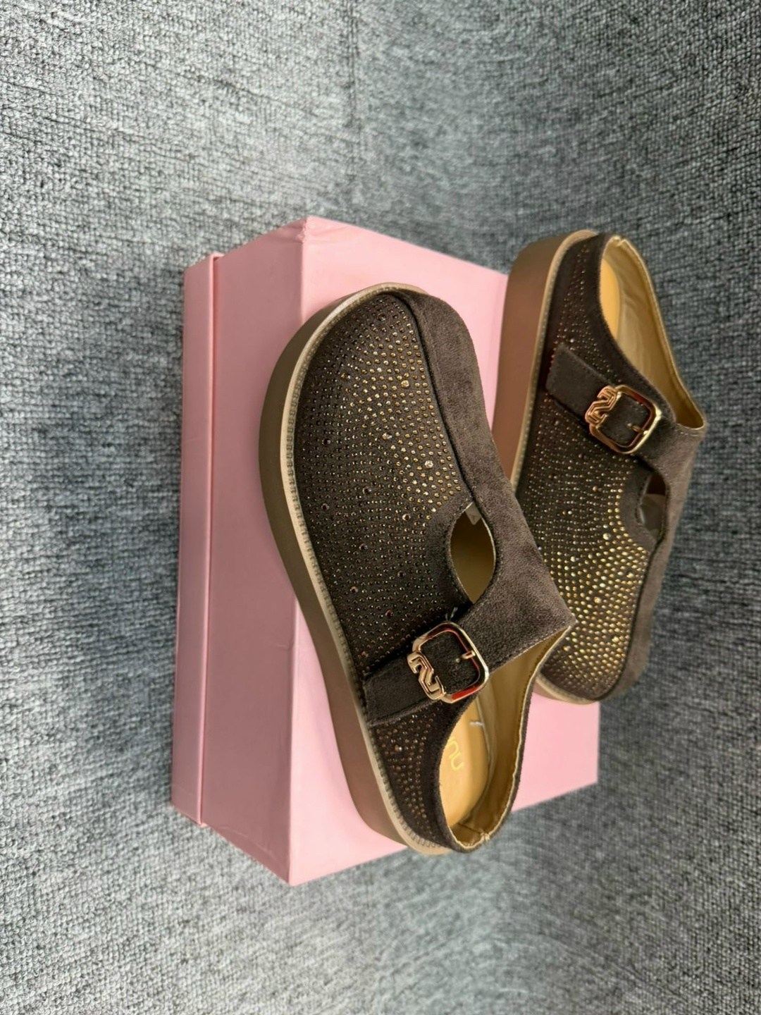 ,шлепанцы женские,шлепанцы на плоской подошве,модные шлепанцы, женская