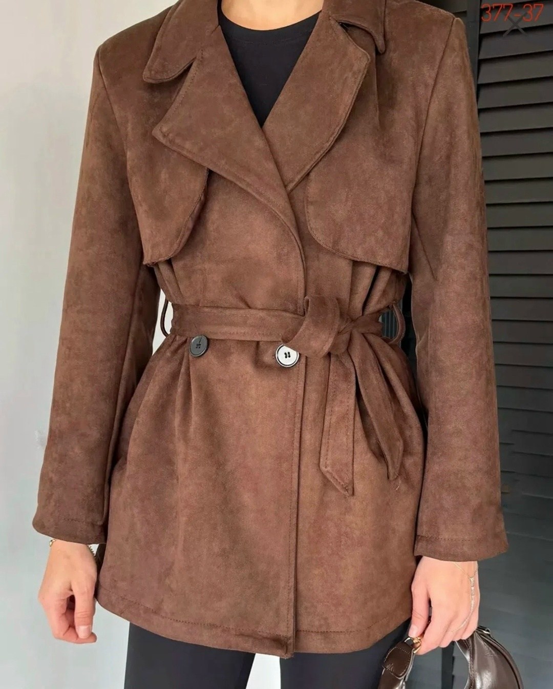 классическая коричневая замшевая женская куртка с поясом,замшевая куртка,замшевый тренч,куртка замшевая женская,замшевая куртка с поясом