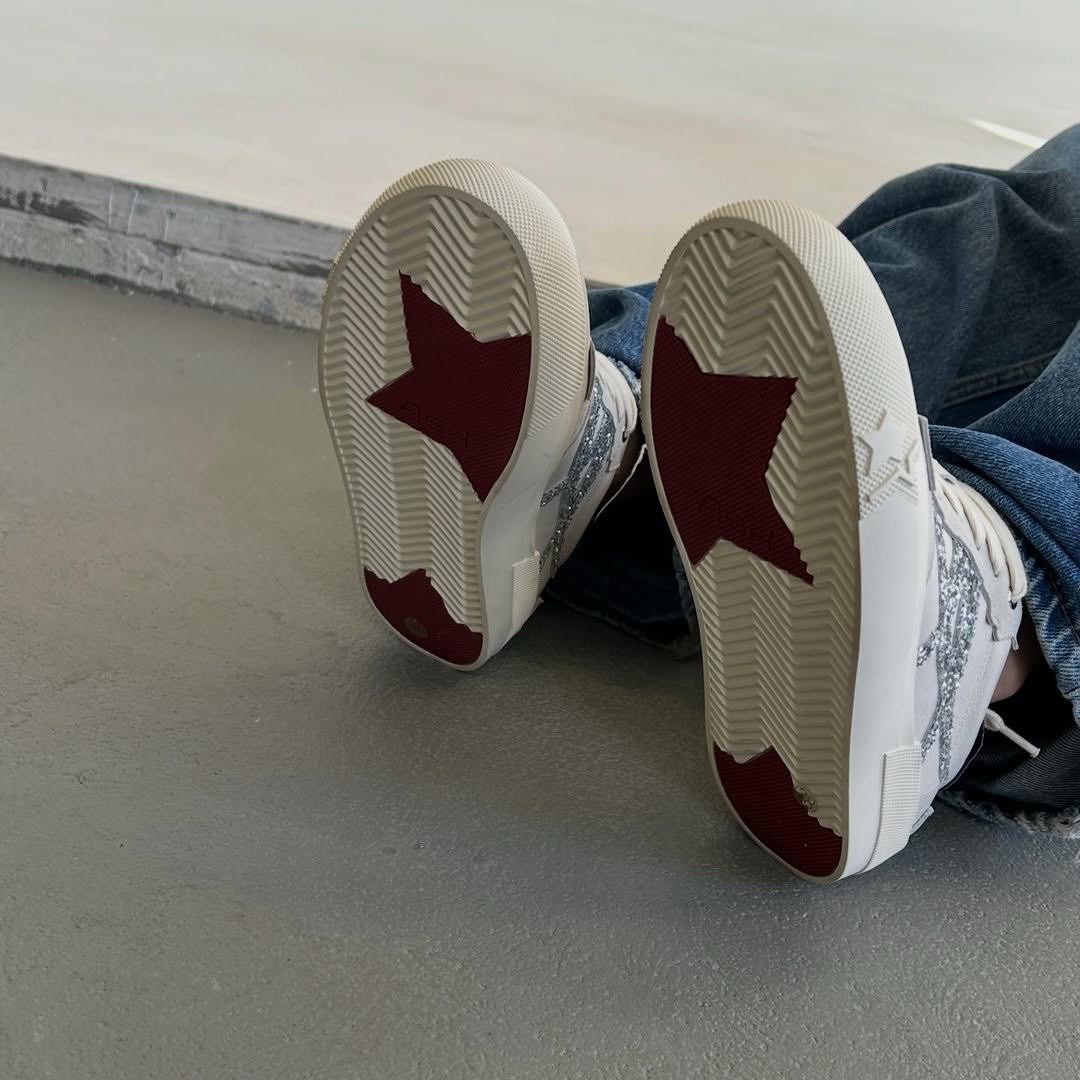 ,повседневные кроссовки,кроссовки женскиe,кроссовки модные,спортивная