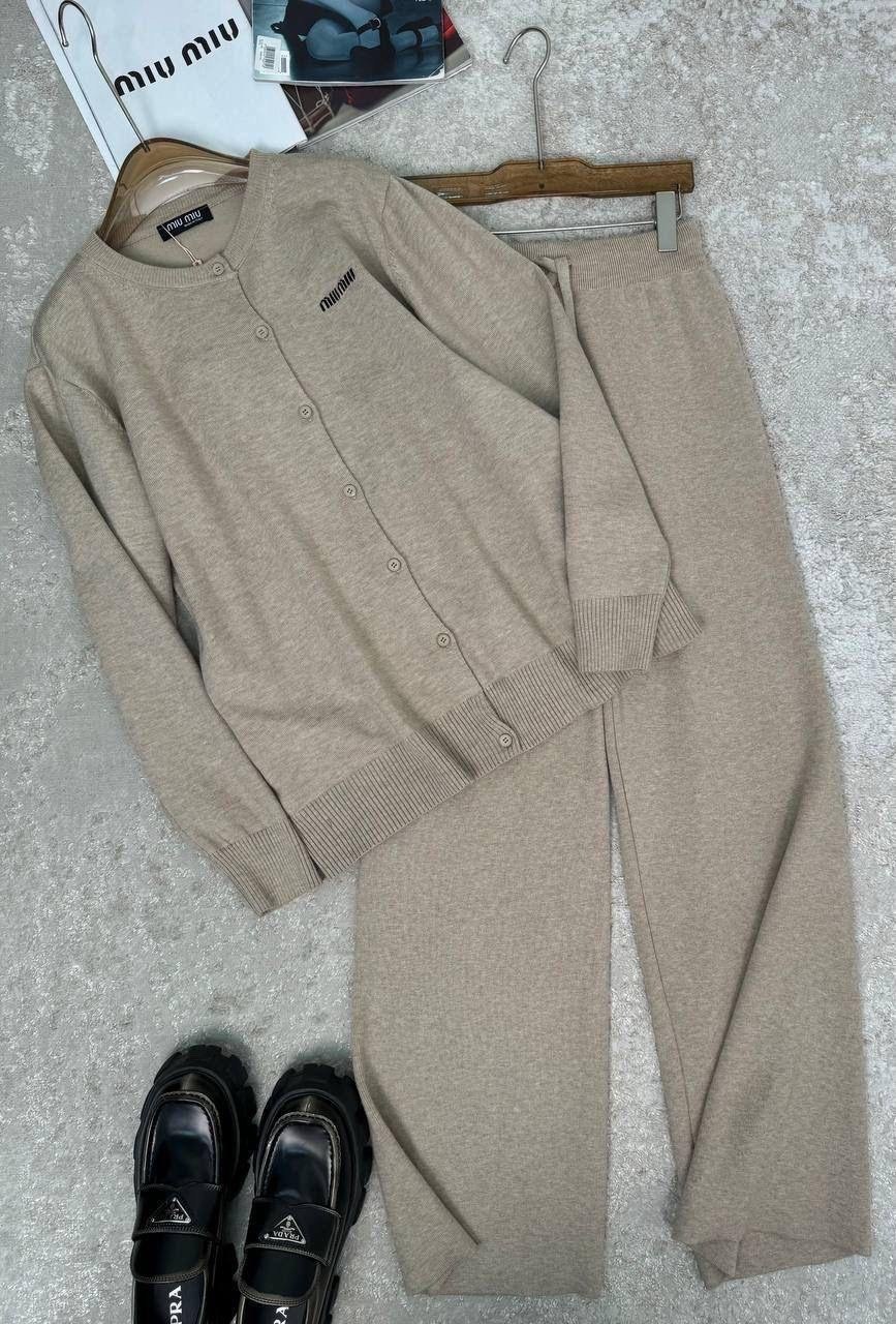 стильные костюмы,трикотажный костюм,костюм бежевый,женский костюм,женский трикотажный костюм