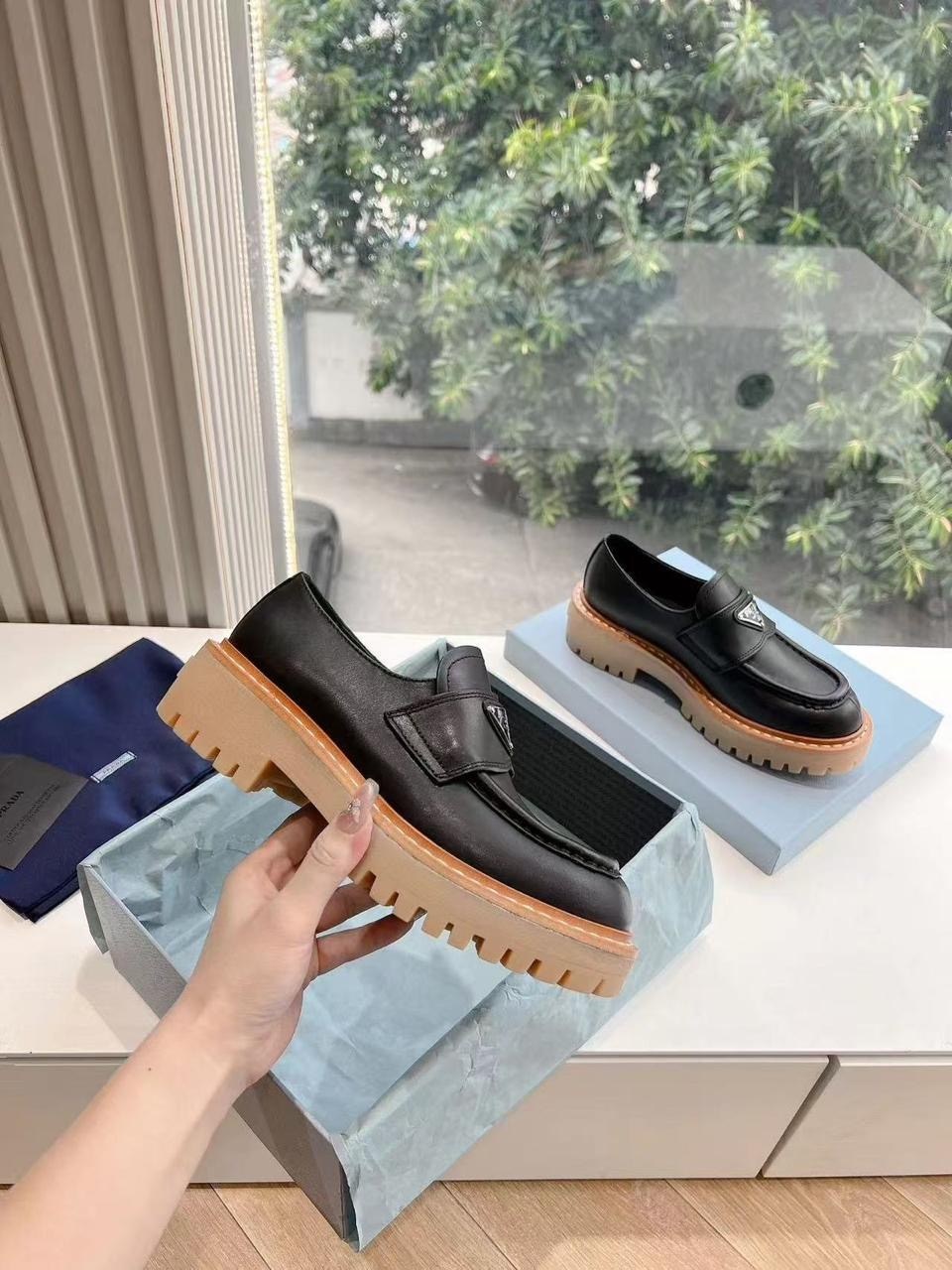 кожаные лоферы prada,лоферы прада,лоферы prada,прада лоферы женские кожаные,