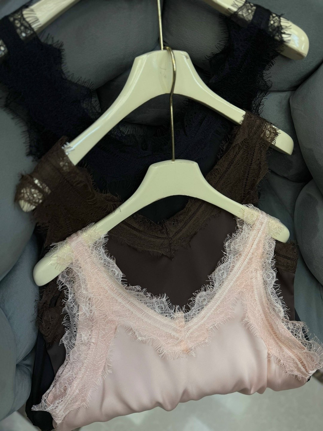 шелковый топ,топ с кружевом,майка с кружевами,шелковый топ с кружевом,атласный топ с кружевом