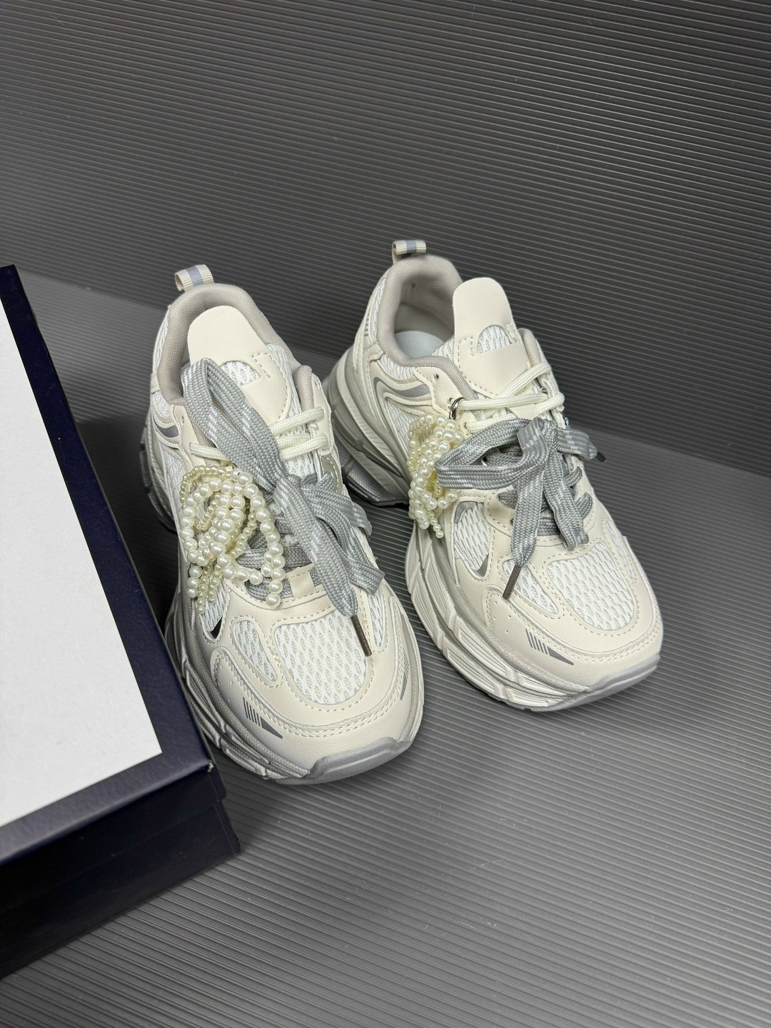 кроссовки balenciaga,кроссовки женские balenciaga,женские кроссовки,баленсиага кроссовки женские,стильные кроссовки