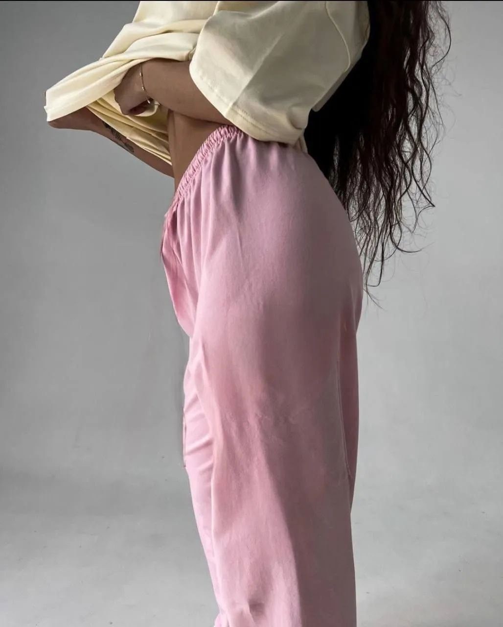 спортивный костюм свободного кроя,костюм спортивный с,стильные костюмы,футболки оверсайз для девушек,костюм спортивный оверсайз