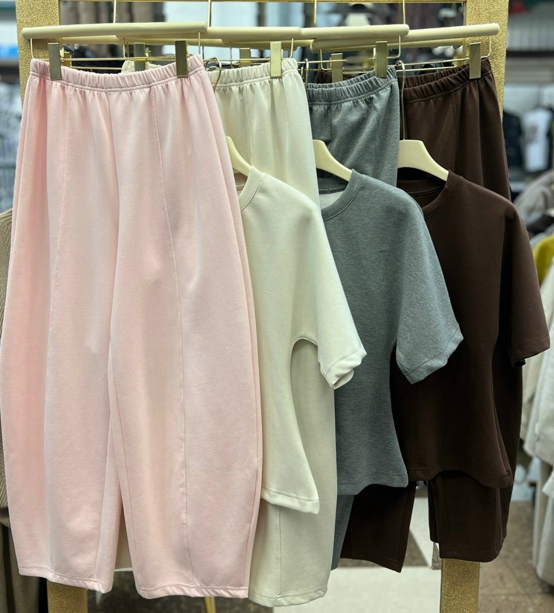 костюм бежевый,бежевые брюки,костюм с брюками,трикотажные брюки,спортивные костюм