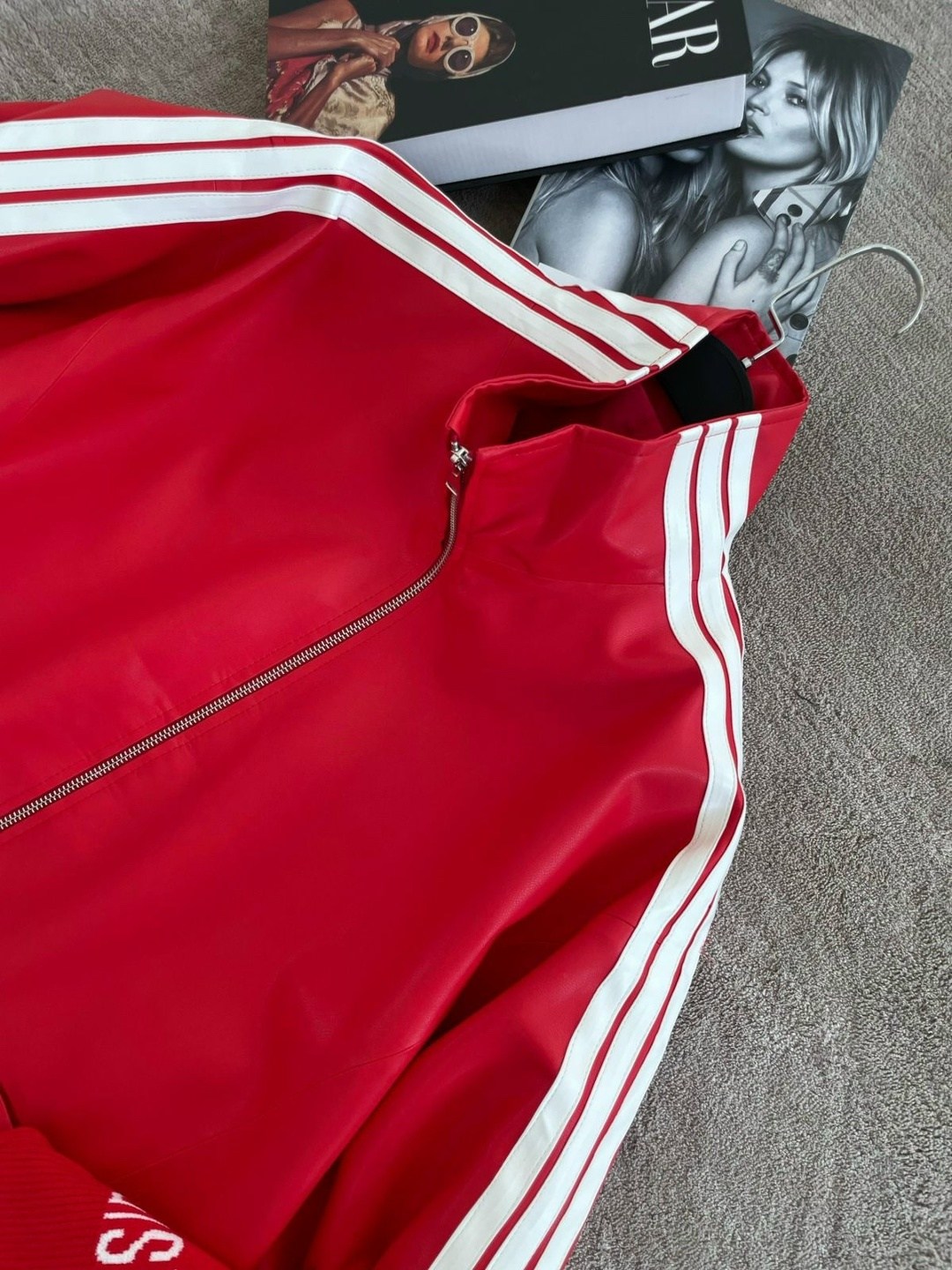 стильная куртка,куртка женская,куртка бомбер,куртка бомбер женская,легкая куртка