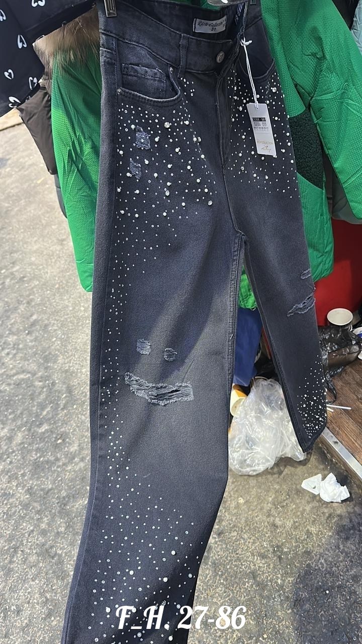 джинсы со стразами,женские джинсы со стразами,джинсы женские со стразами рваные,джинсы с разрезами и стразами на бедрах,джинсы со стразами широкие