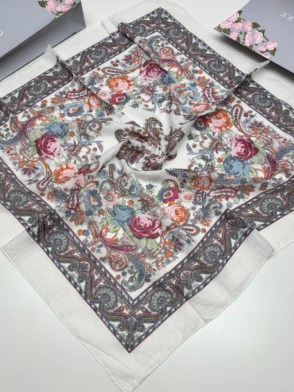 платок женский,платок женский с рисунком,коробки для платков,платок,красивый платок