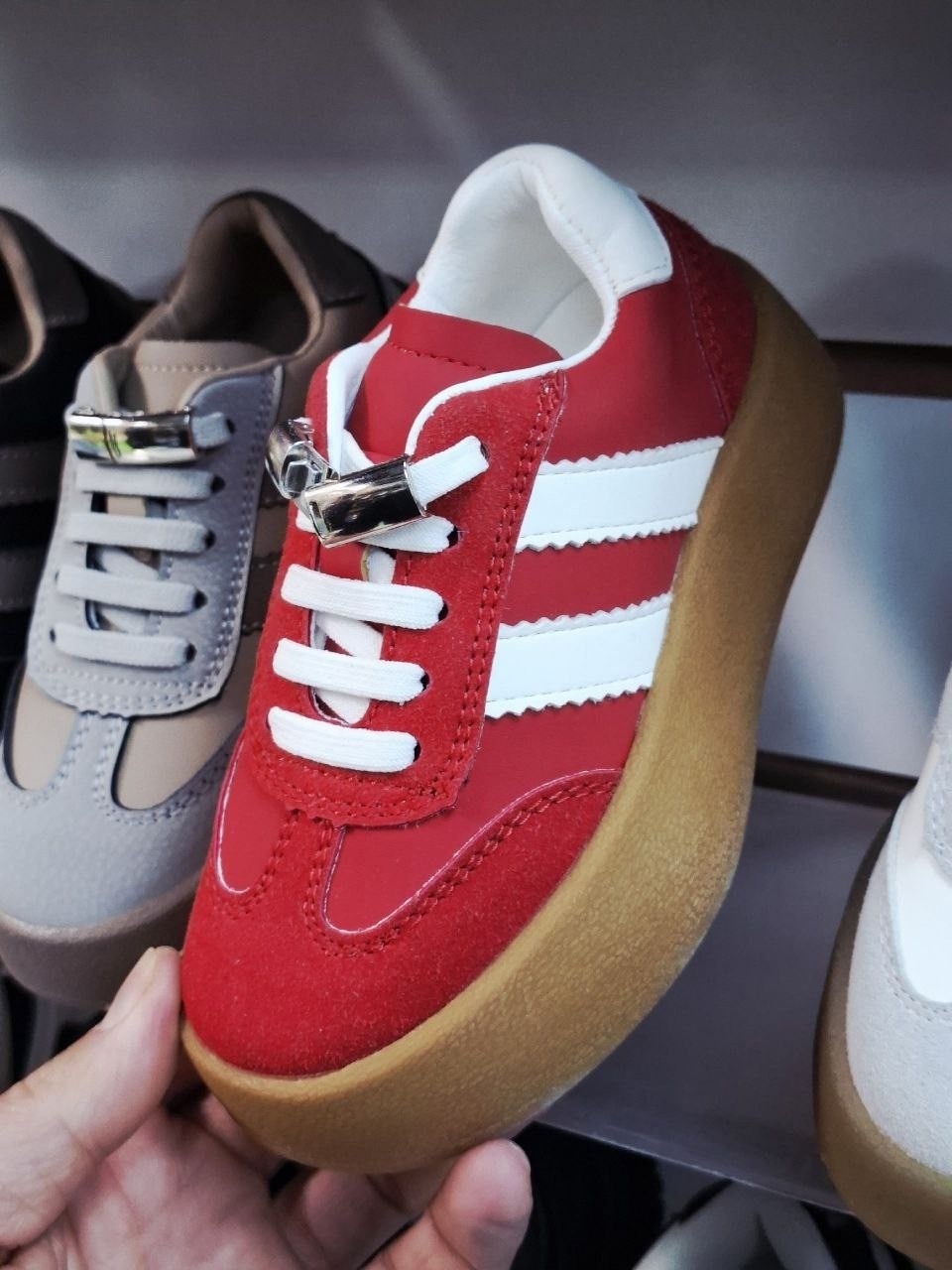 ,женские кроссовки, спортивная,модные кроссовки,обуви