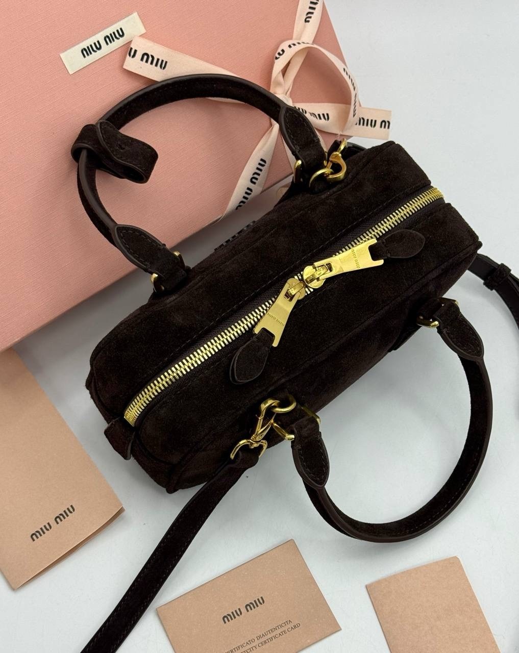 женская замшевая сумка miu miu arcadie коричневая,сумка miu miu,сумка в образе miu miu замша размер 28/14 см,сумка натуральная замша miu miu,замшевые сумки miu miu