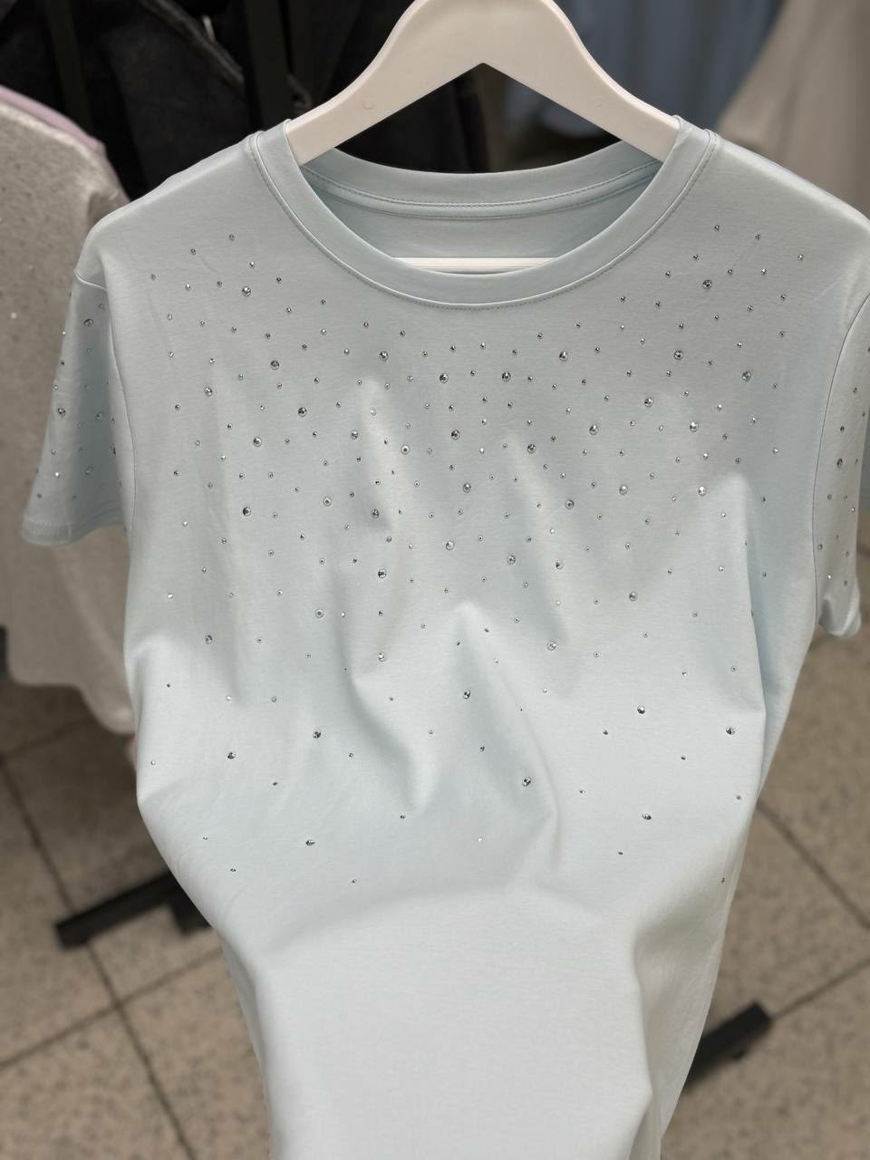 мужская футболка со стразами и заклепками,мужские футболки с заклепками,футболка со стразами,черная футболка со стразами,модные мужские футболки