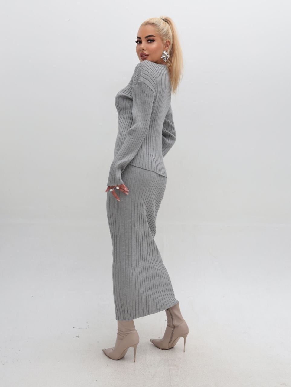 костюм лапша с юбкой,костюм теплый вязаный оверсайз лапша с юбкой gani shop,костюм с юбкой миди трикотажный,серый костюм лапша с длинной юбкой,костюм теплый вязаный оверсайз лапша с юбкой gani shop цв