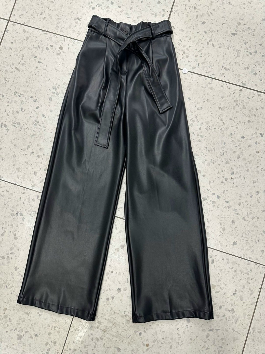 брюки кожаные палаццо штаны широкие urmood,брюки кожаные палаццо штаны широкие осенние urmood,брюки кожаные прямые широкие annemore,кожаные штаны,брюки широкие