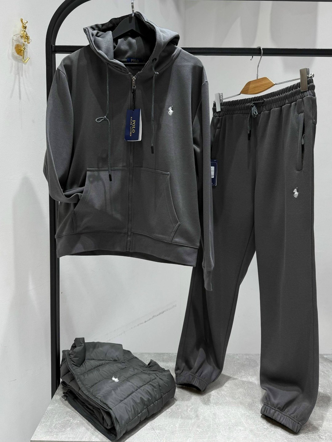 мужская мода,костюм спортивный мужской,мужские образы,жилет мужской,спортивный костюм с жилеткой мужской