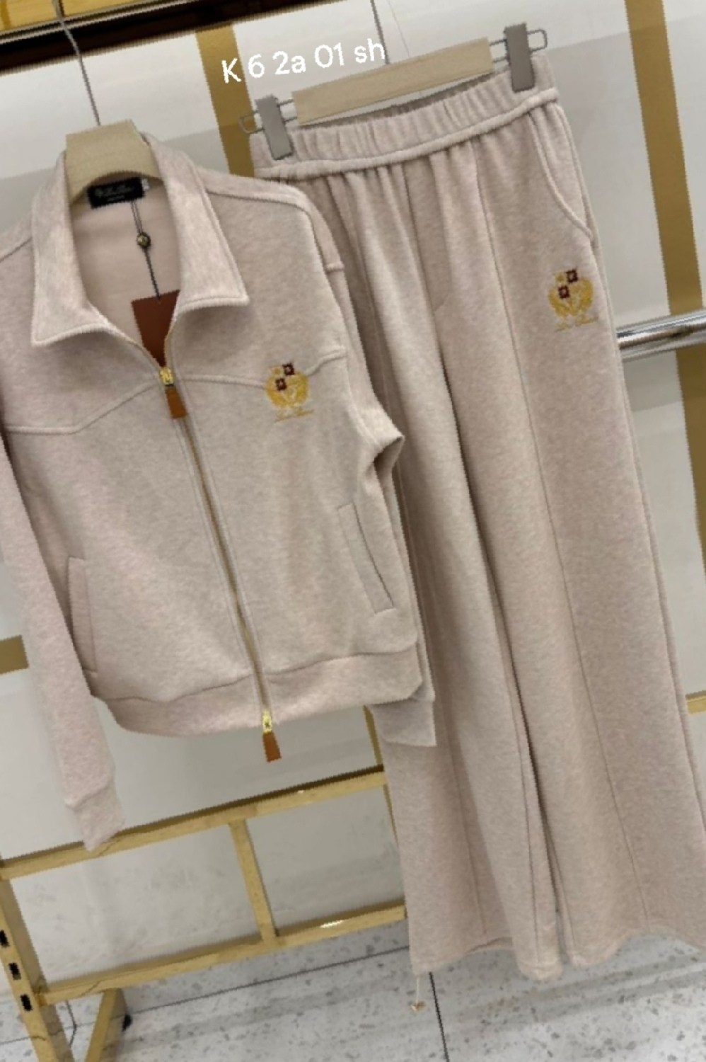 костюм спортивный,костюм белый,спортивный костюм луивитон,женский спортивный костюм,женские костюмы