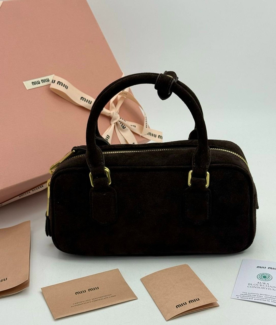 женская замшевая сумка miu miu arcadie коричневая,сумка miu miu,сумка в образе miu miu замша размер 28/14 см,сумка натуральная замша miu miu,замшевые сумки miu miu