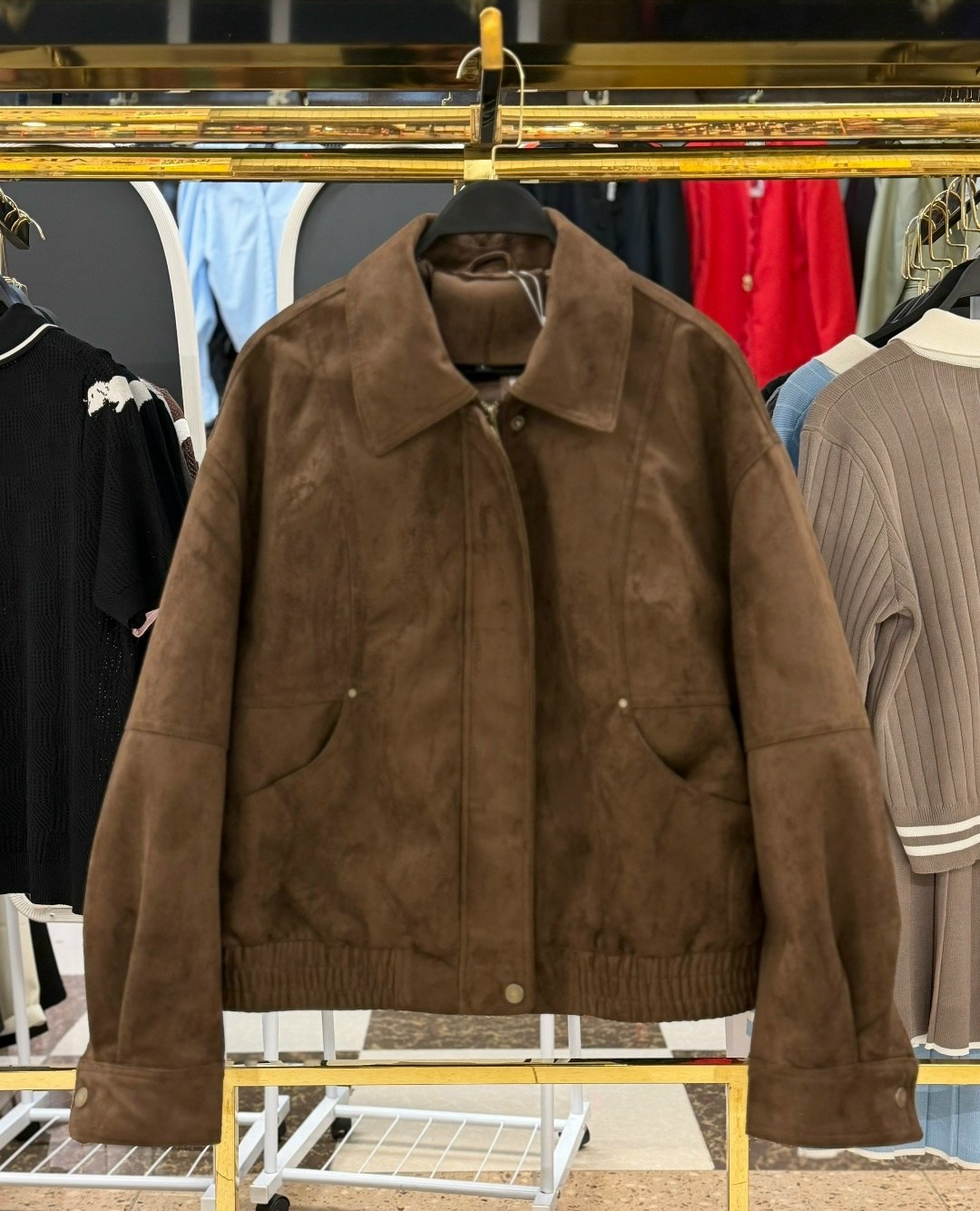 куртка замшевая,укороченный бомбер из экозамши love republic,бомбер женский кожаный замшевый,укороченный бомбер из экозамши,куртка-бомбер утепленная с замшевой фактурой befree