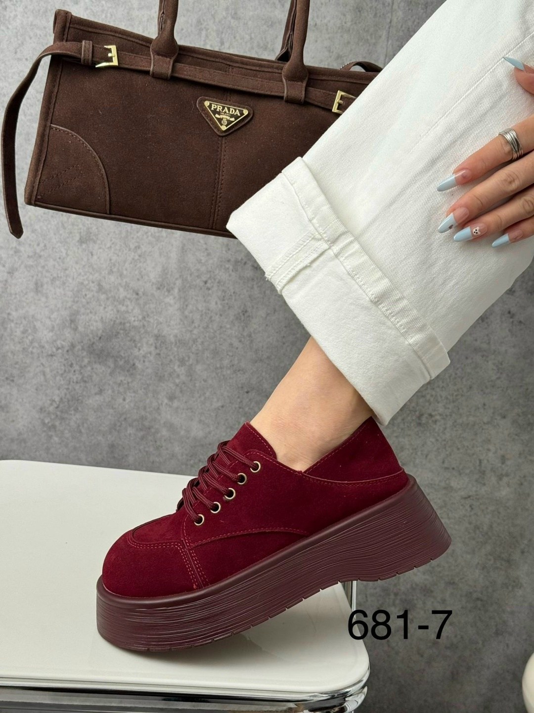 ,бордовая замшевая ботинки женские,платформа ,модная женская ,замшевые кеды