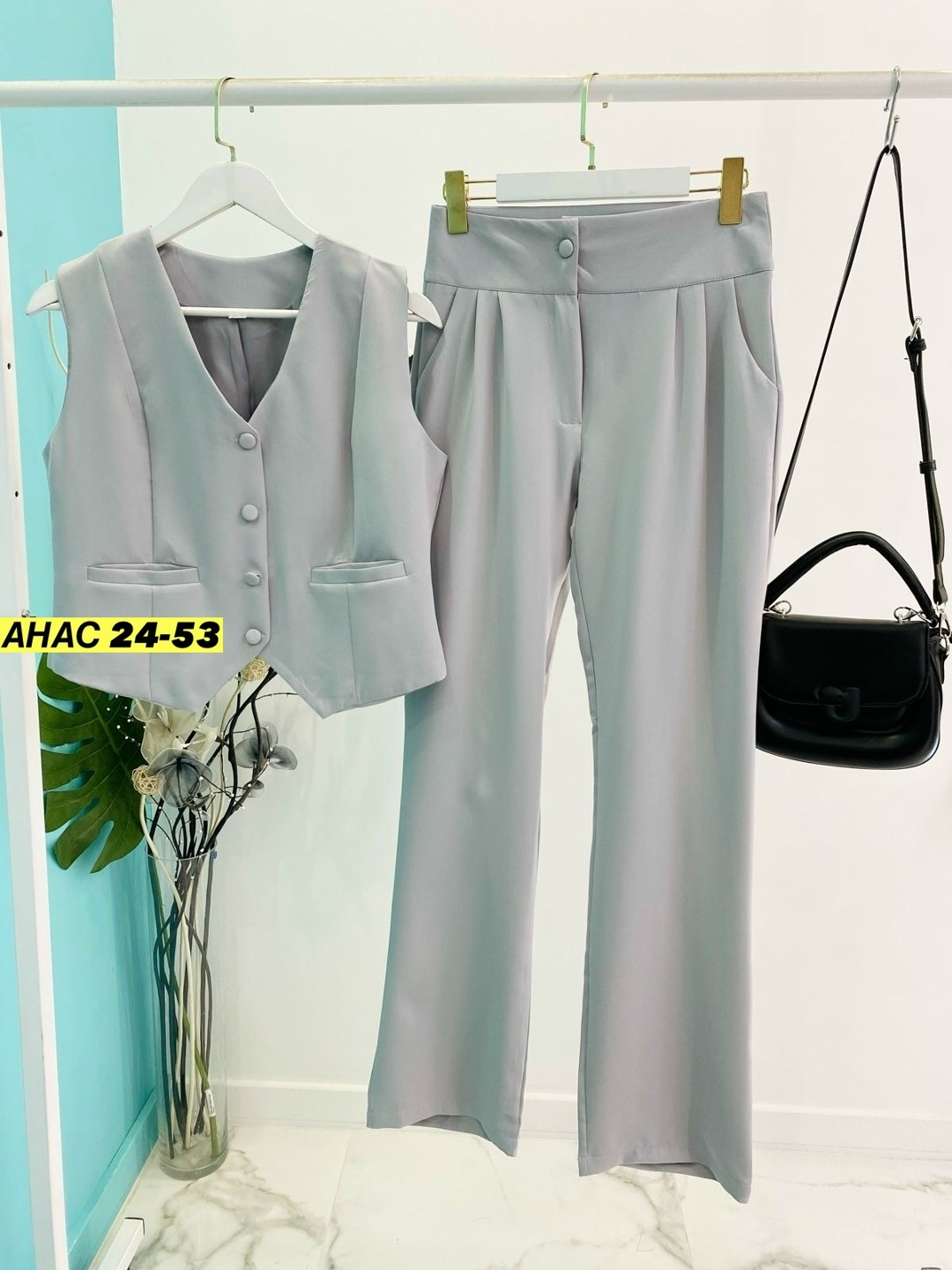 женский брючный костюм из двух предметов,женский брючный костюм с жилеткой,брючный костюм с жилетом,женский комплект из жилета и брюк,костюм брючный с жилеткой