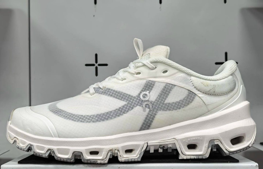 кроссовки,мужские кроссовки,кроссовки on,беговые кроссовки on cloudflyer all black,беговые кроссовки мужские