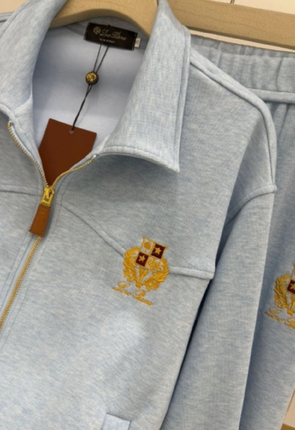 костюм спортивный,костюм белый,спортивный костюм луивитон,женский спортивный костюм,женские костюмы