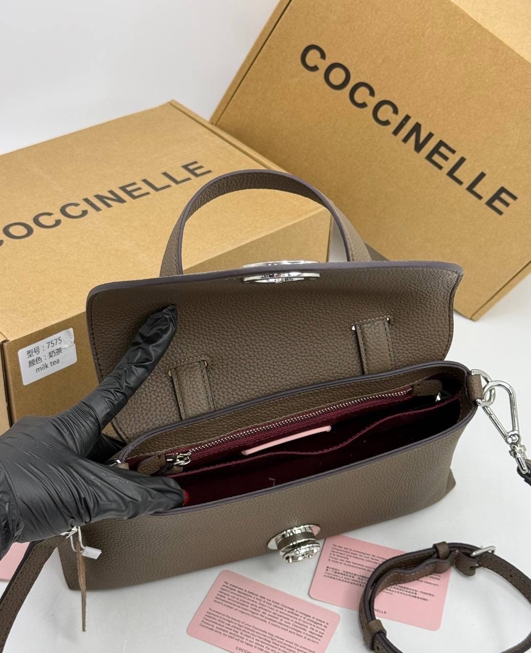 сумка coccinelle,сумка женская coccinelle fd0 18 01 01 коричневый,сумка женская coccinelle,сумка coccinelle coccinelle e1 d05 18 04 01,сумка coccinelle b14 mini пудровая