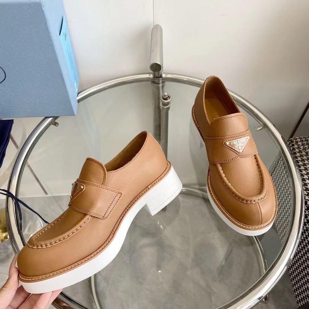 лоферы прада белые,prada лоферы,,женские кожаные лоферы,прада лоферы