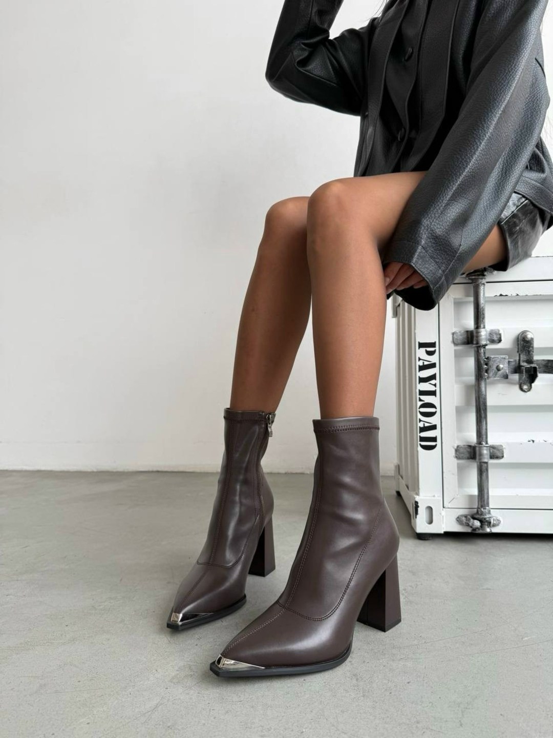 женские ботильоны из мягкой кожи с острым носком на тонком низком каблуке,ботильоны женские,женские ботильоны с острым носком,ботильоны модные,женские ботильоны на высоком каблуке с острым носком