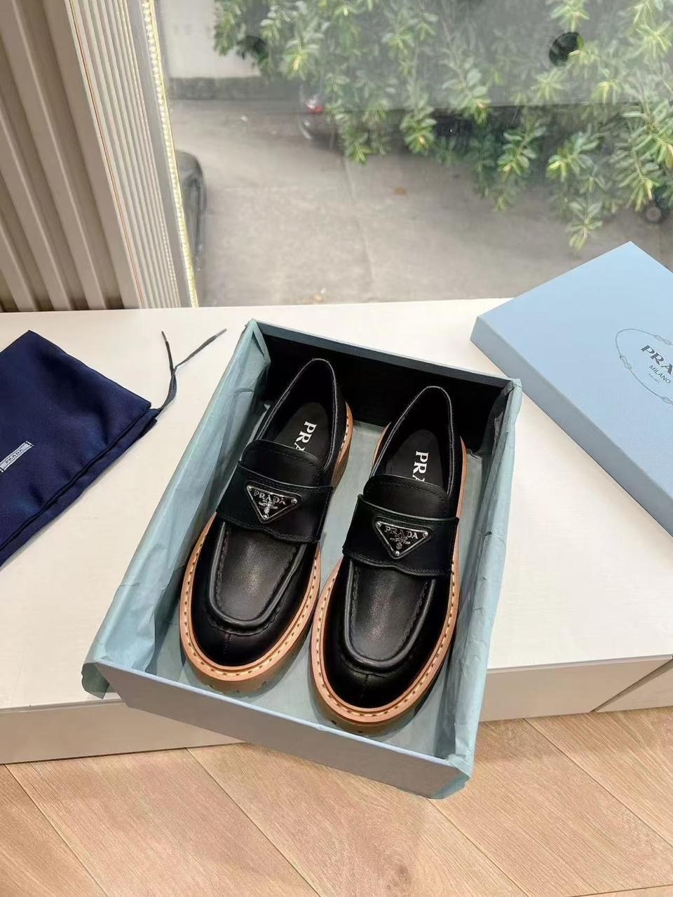 кожаные лоферы prada,лоферы прада,лоферы prada,прада лоферы женские кожаные,