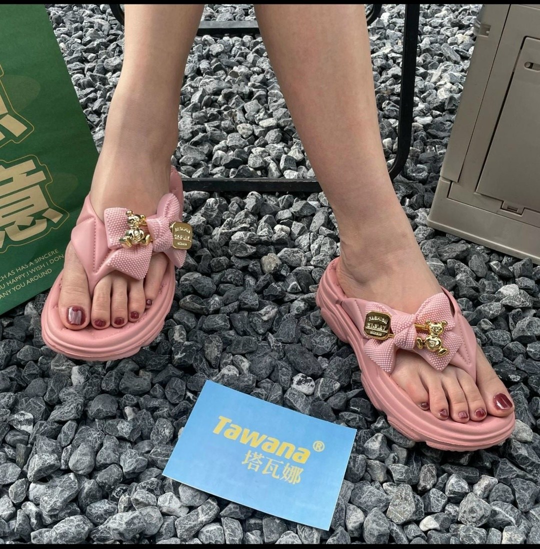 ,шлепанцы женские,модные шлепанцы,женские шлепанцы на платформе,тапочки модные