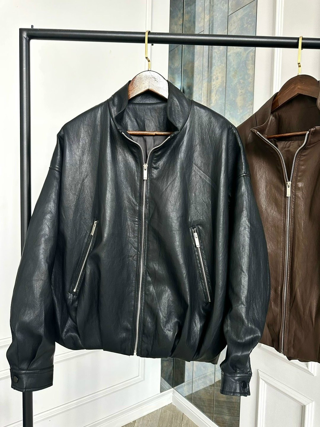 куртка бомбер из экокожи emberens,куртка бомбер,женская кожаная куртка,куртка бомбер женская,куртка бомбер из экокожи emberens цвет коричневый