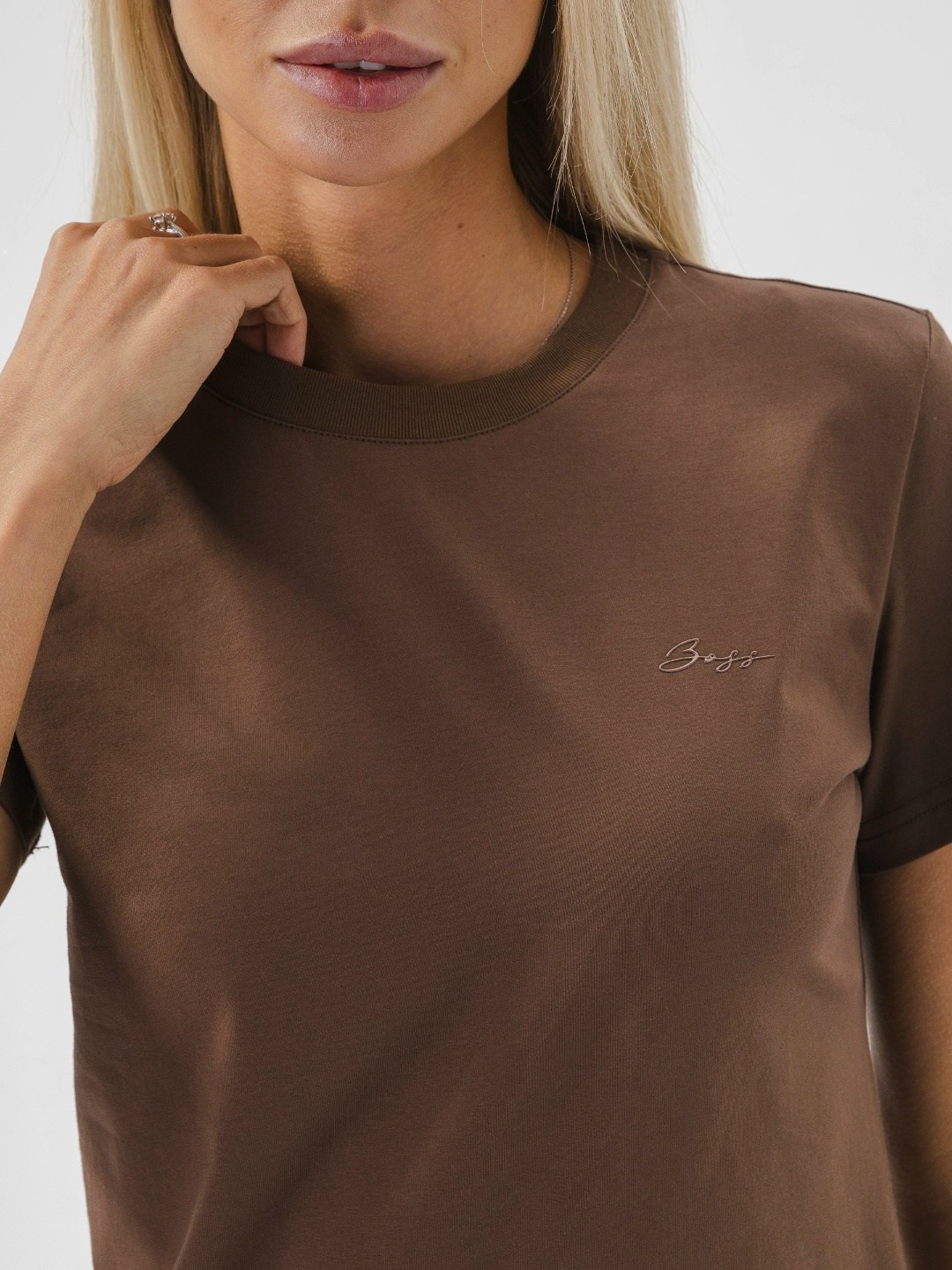 футболки женская,базовая однотонная женская футболка,базовая футболка женская,коричневая футболка женская,футболки для женщин