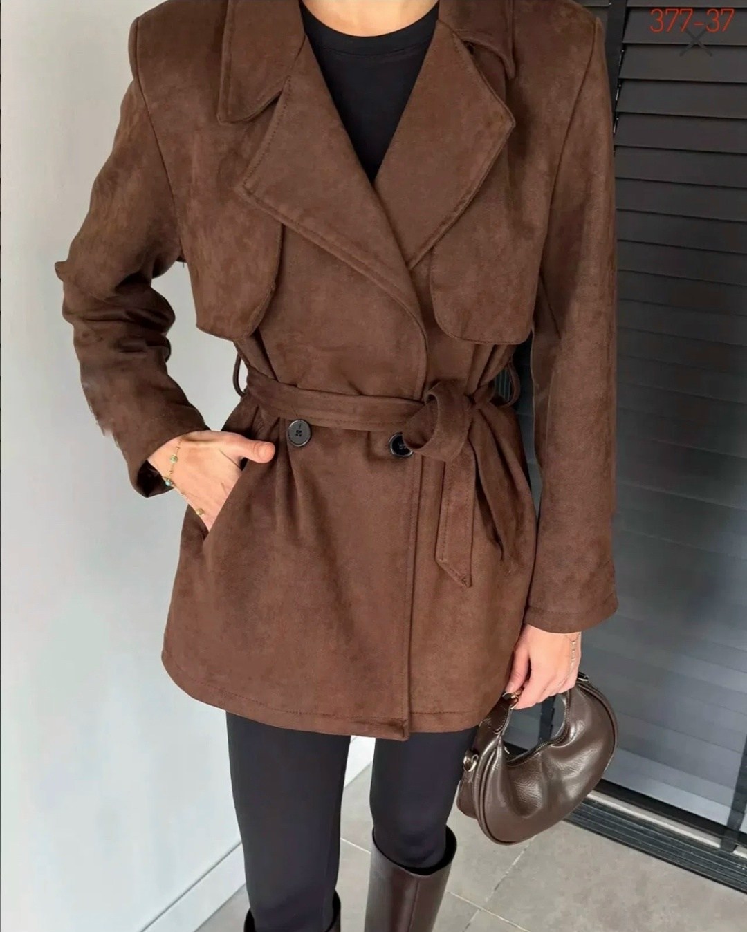 классическая коричневая замшевая женская куртка с поясом,замшевая куртка,замшевый тренч,куртка замшевая женская,замшевая куртка с поясом
