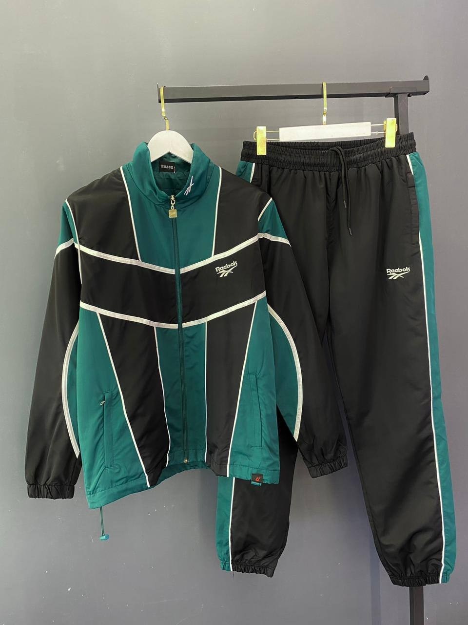 спортивный костюм adidas плащевый в стиле ретро из 90х,спортивный костюм adidas,спортивный костюм adidas ретро,спортивный костюм adidas плащевый в стиле ретро,спортивный костюм adidas в стиле 90х